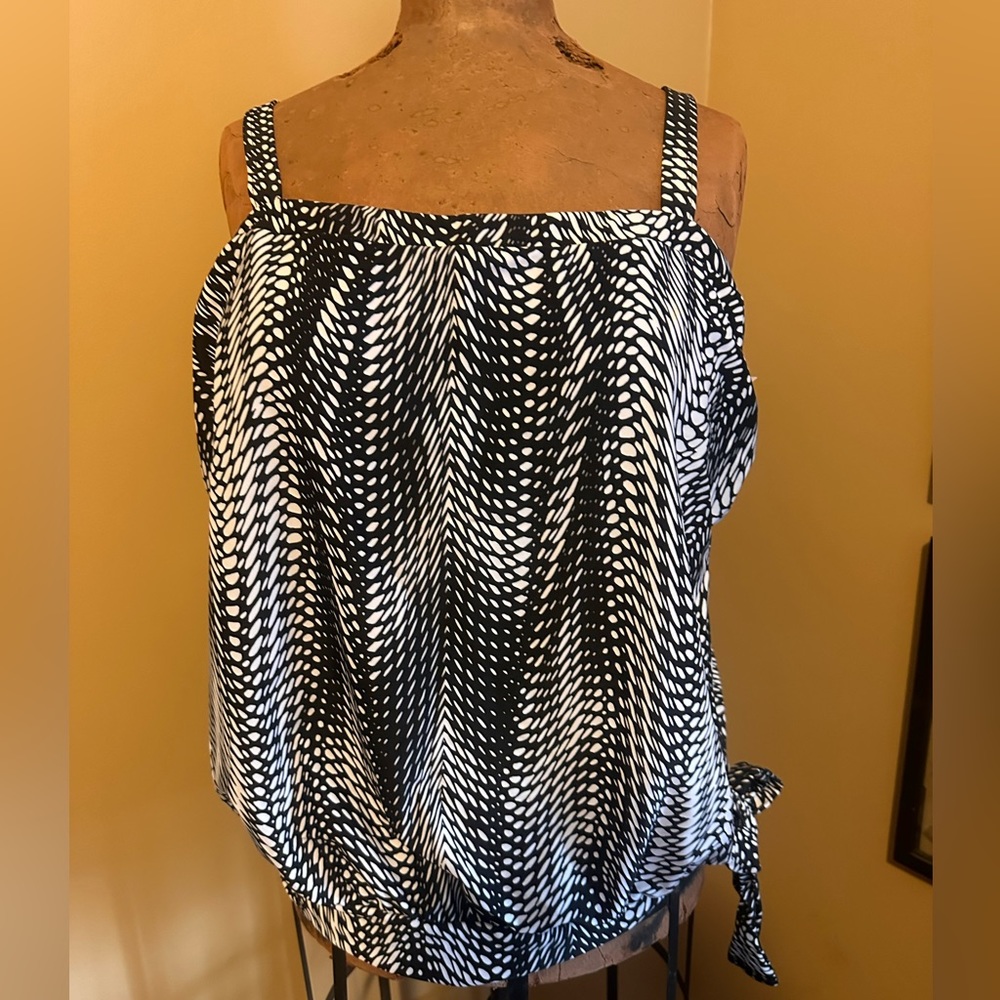 Tankini top- only black and white pattern builtin bra for support